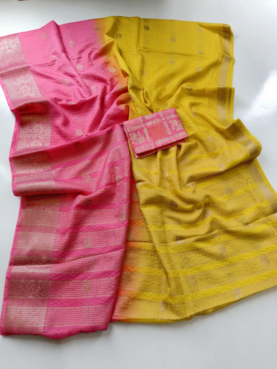 Gratifying Yellow and Pink Pure Banarasi Silk Saree With Embrocation Blouse Piece