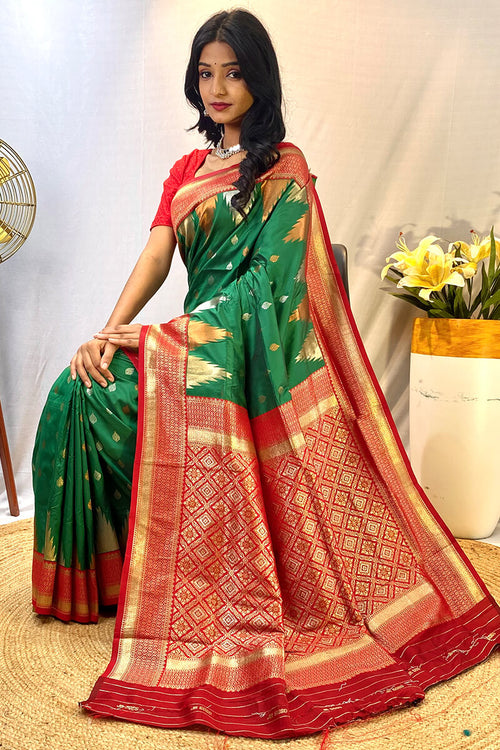 Load image into Gallery viewer, Precious Green Soft Banarasi Silk Saree With Elegant Blouse Piece
