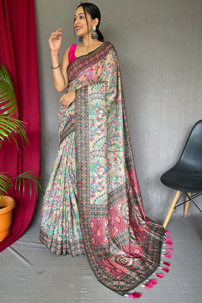 Stylish Beige Kalamkari Printed Saree With Smart Blouse Piece