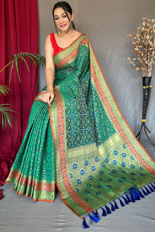 Load image into Gallery viewer, Wonderful Green Paithani Silk Saree With Blooming Blouse Piece
