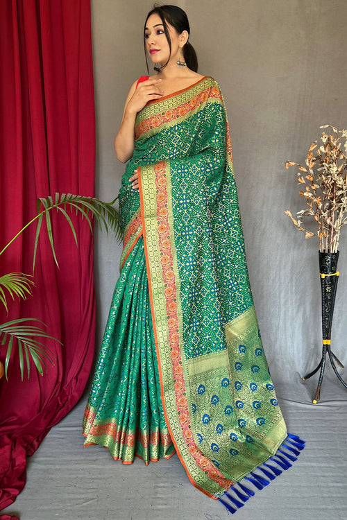 Load image into Gallery viewer, Wonderful Green Paithani Silk Saree With Blooming Blouse Piece
