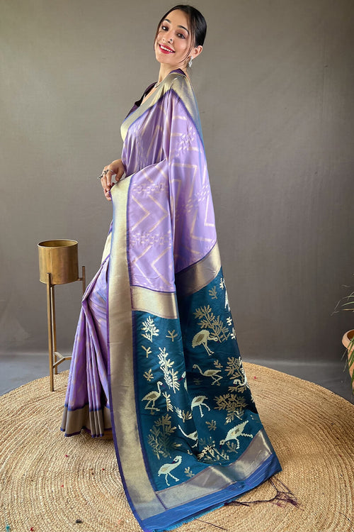 Load image into Gallery viewer, Trendy Lavender Soft Banarasi Silk Saree With Enamoring Blouse Piece
