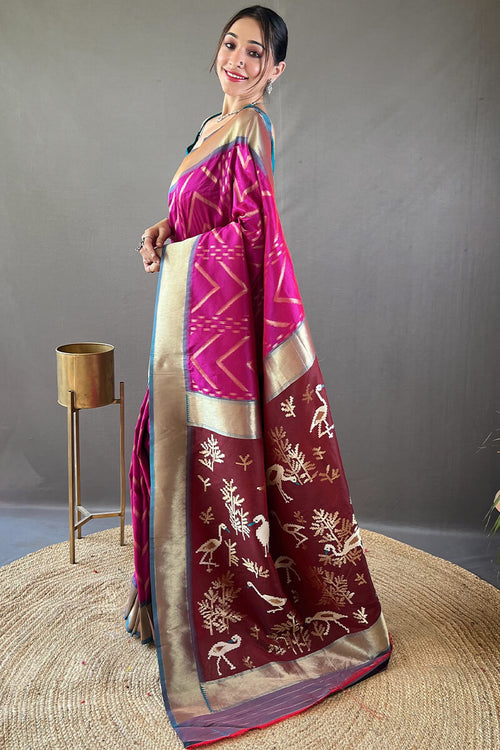 Load image into Gallery viewer, Smart Magenta Soft Banarasi Silk Saree With Luminous Blouse Piece
