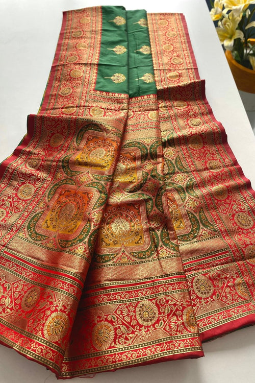 Load image into Gallery viewer, Surpassing Dark Green Soft Banarasi Silk Saree With Ravishing Blouse Piece
