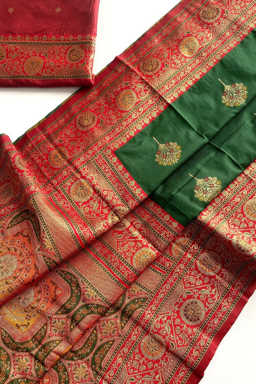 Load image into Gallery viewer, Surpassing Dark Green Soft Banarasi Silk Saree With Ravishing Blouse Piece
