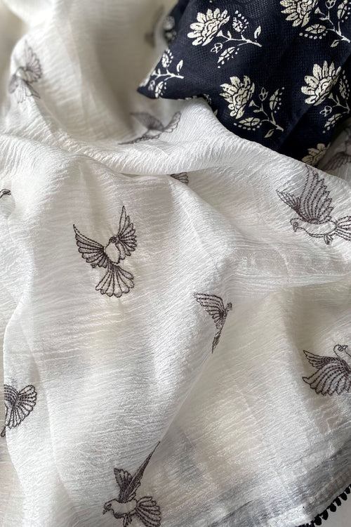 Load image into Gallery viewer, Amazing Off White Embroidery Work Crush Silk Saree With Improbable Blouse Piece
