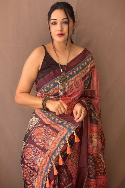 Splendorous Pink Kalamkari Printed Saree With Sonorous Blouse Piece