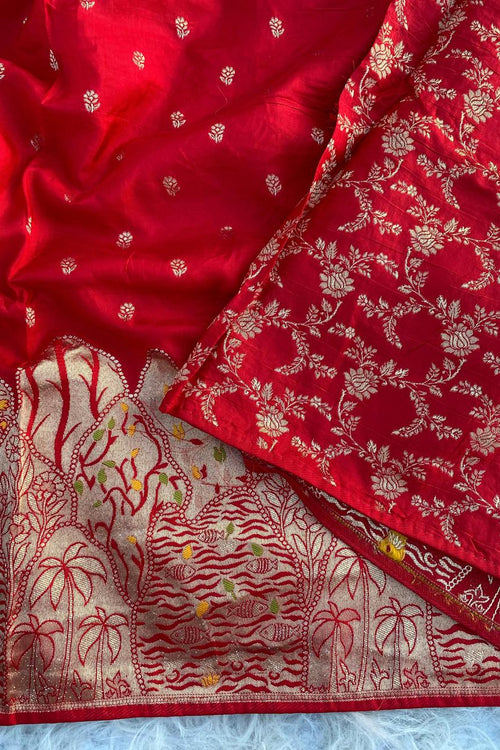 Load image into Gallery viewer, Lassitude Red Soft Banarasi Silk Saree With Vestigial Blouse Piece
