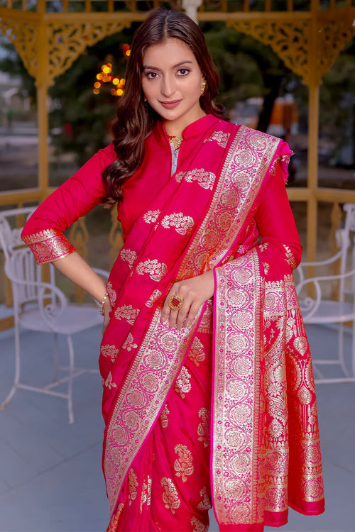 Load image into Gallery viewer, Enchanting Dark Pink Soft Banarasi Silk Saree With Imaginative Blouse Piece
