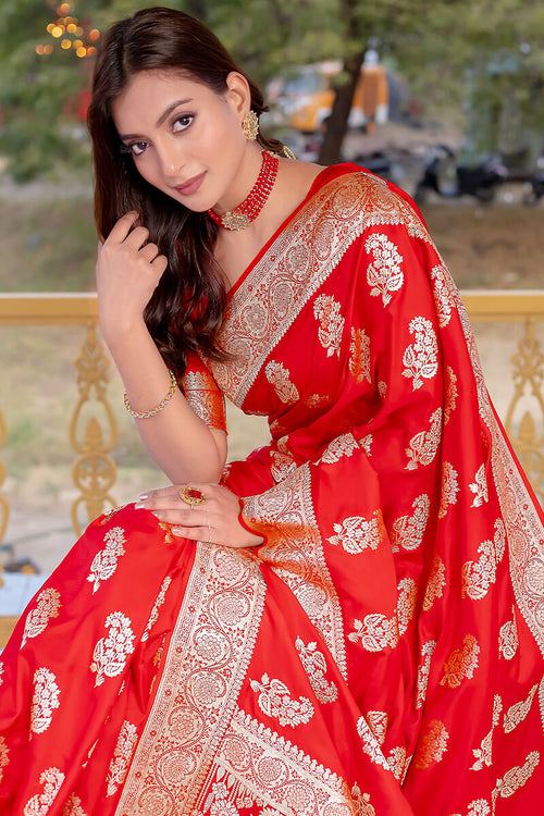 Load image into Gallery viewer, Enchanting Red Soft Banarasi Silk Saree With Imaginative Blouse Piece
