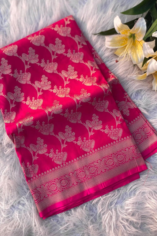 Load image into Gallery viewer, Pretty Dark Pink Soft Banarasi Silk Saree With Skinny Blouse Piece
