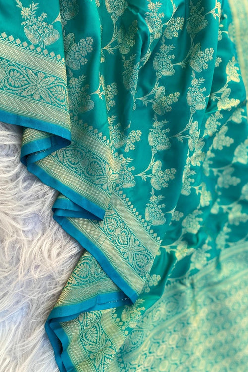 Load image into Gallery viewer, Girlish Rama Soft Banarasi Silk Saree With Blooming Blouse Piece
