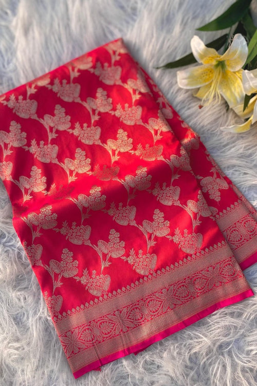 Load image into Gallery viewer, Prominent Red Soft Banarasi Silk Saree With Pleasant Blouse Piece
