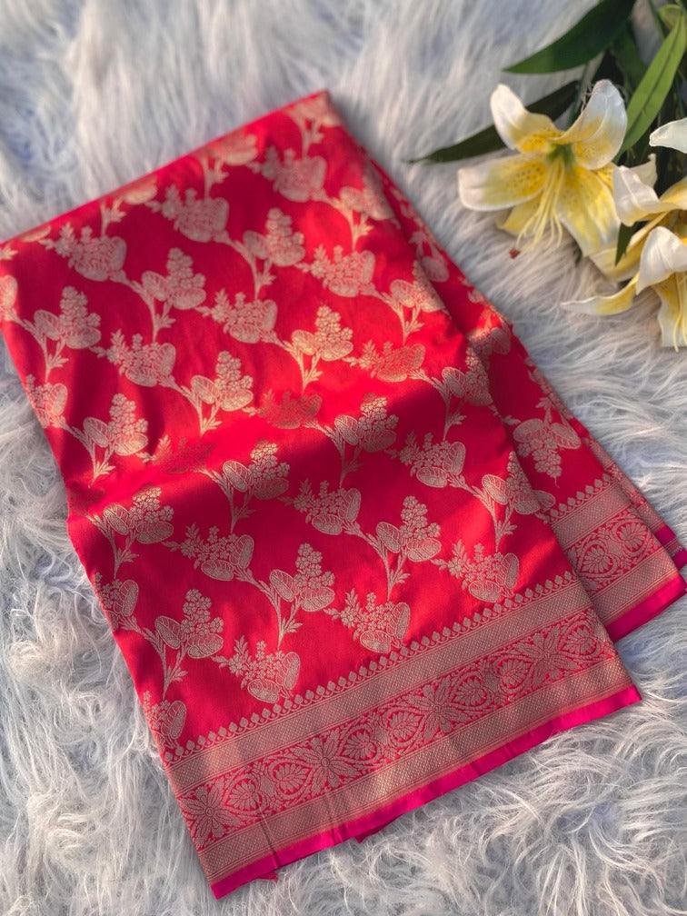 Prominent Red Soft Banarasi Silk Saree With Pleasant Blouse Piece