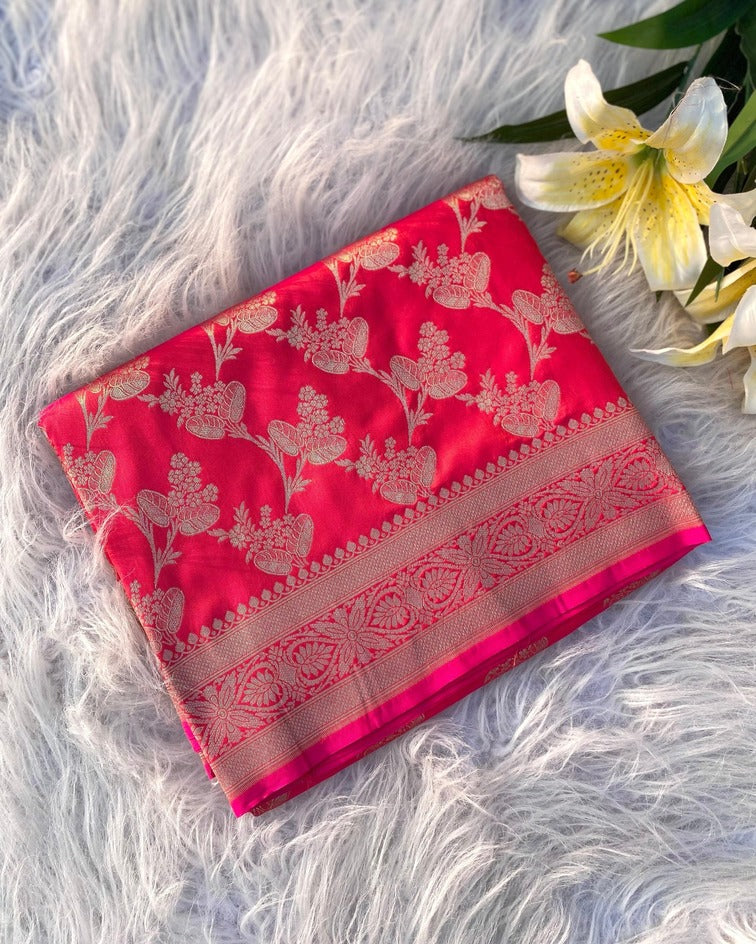 Prominent Red Soft Banarasi Silk Saree With Pleasant Blouse Piece