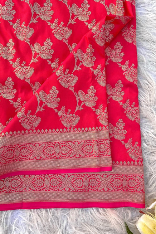 Load image into Gallery viewer, Prominent Red Soft Banarasi Silk Saree With Pleasant Blouse Piece
