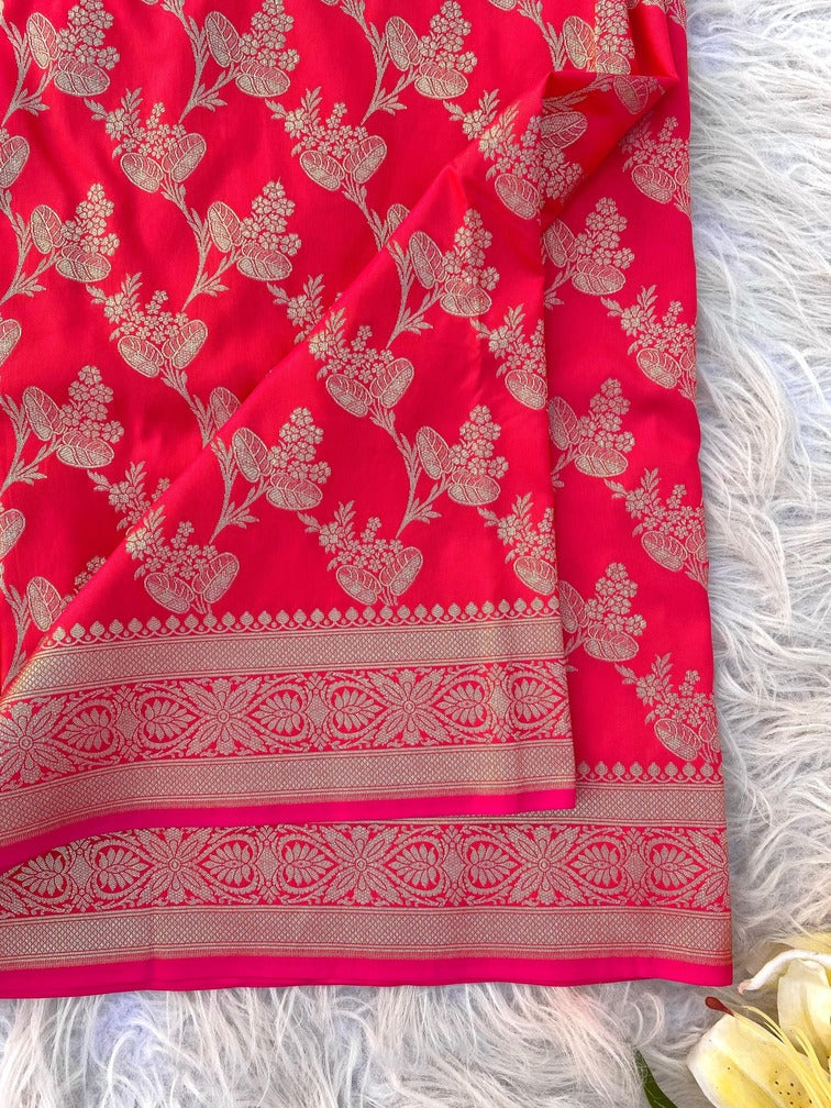 Prominent Red Soft Banarasi Silk Saree With Pleasant Blouse Piece