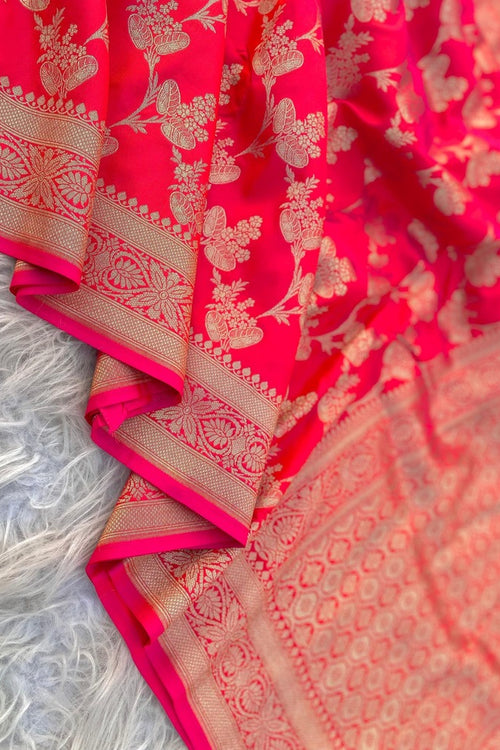 Load image into Gallery viewer, Prominent Red Soft Banarasi Silk Saree With Pleasant Blouse Piece
