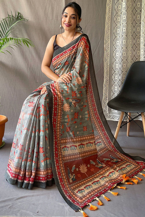 Load image into Gallery viewer, Radiant Dark Grey Kalamkari Printed Saree With Entrancing Blouse Piece
