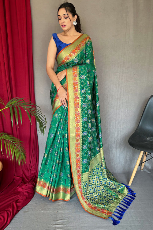 Load image into Gallery viewer, Delectable Green Patola Silk Saree with Propinquity Blouse Piece
