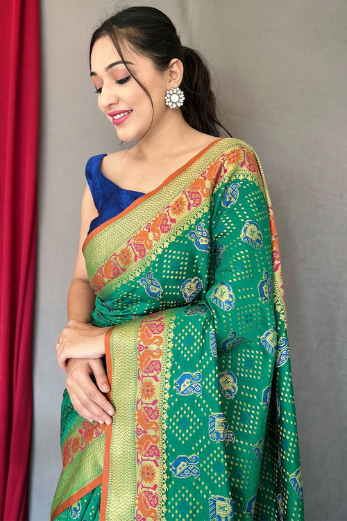 Load image into Gallery viewer, Delectable Green Patola Silk Saree with Propinquity Blouse Piece
