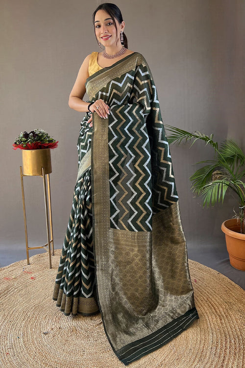 Load image into Gallery viewer, Opulent Dark Green Cotton Silk Saree With Designer Blouse Piece
