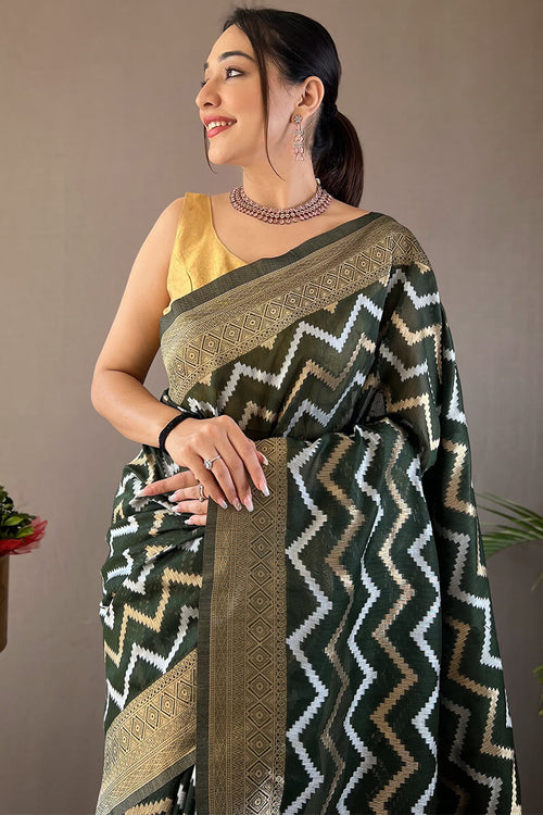 Load image into Gallery viewer, Opulent Dark Green Cotton Silk Saree With Designer Blouse Piece
