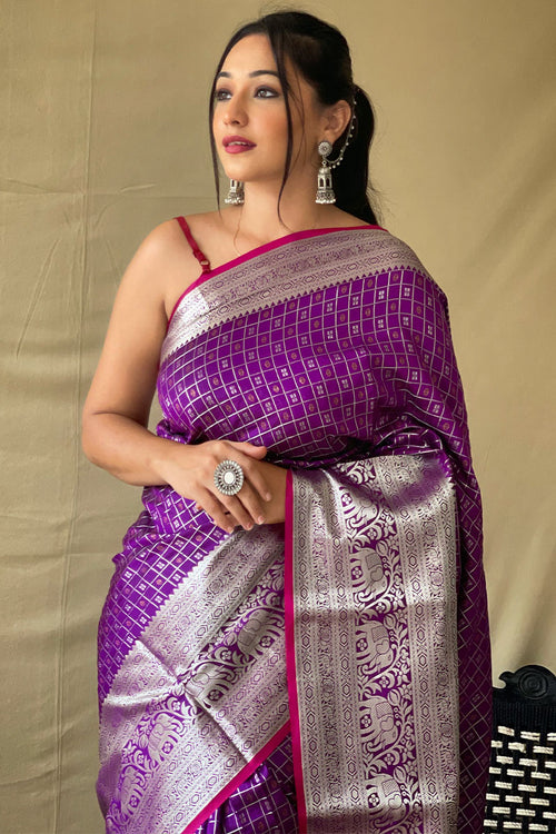 Load image into Gallery viewer, Tempting Purple Soft Banarasi Silk Saree With Engaging Blouse Piece
