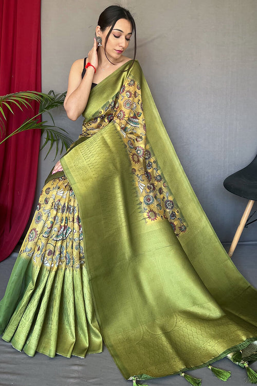 Load image into Gallery viewer, Rhapsodic Green Kalamkari Printed Saree With Lustrous Blouse Piece
