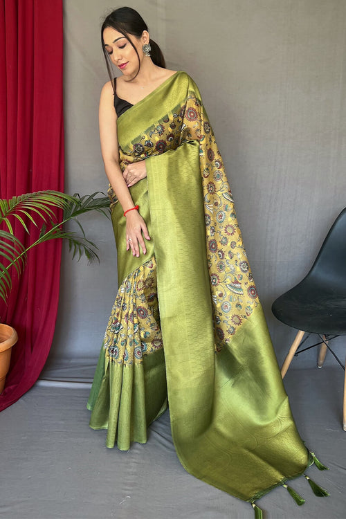 Load image into Gallery viewer, Rhapsodic Green Kalamkari Printed Saree With Lustrous Blouse Piece
