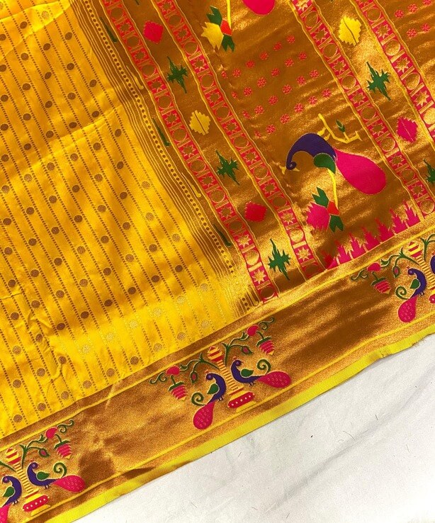 Beauteous Yellow Paithani Silk Saree With Lagniappe Blouse Piece