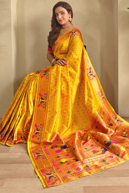 Beauteous Yellow Paithani Silk Saree With Lagniappe Blouse Piece