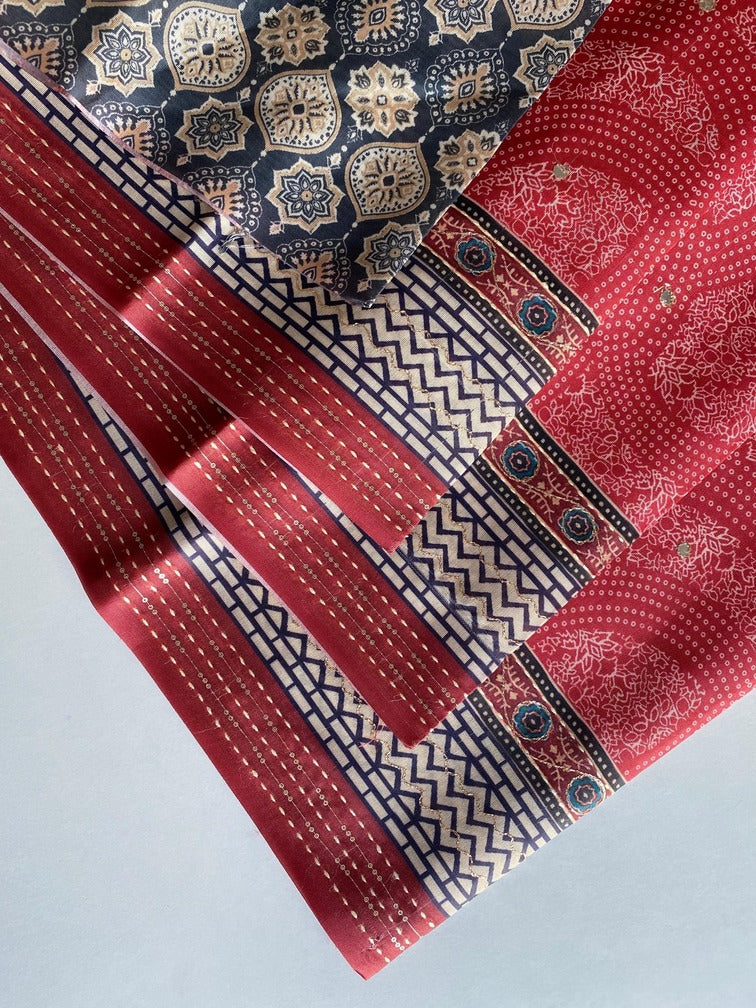 Lustrous Red Digital Printed Soft Silk Saree With Dulcet Blouse Piece