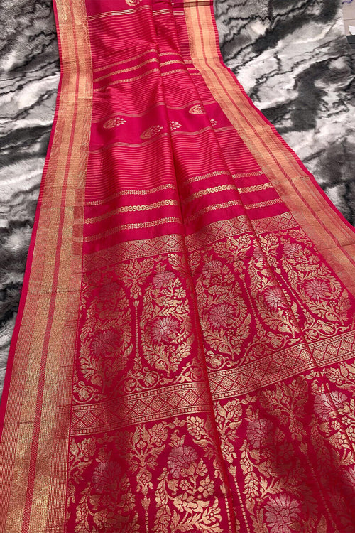 Load image into Gallery viewer, Gleaming Dark Pink Soft Banarasi Silk Saree With Refreshing Blouse Piece
