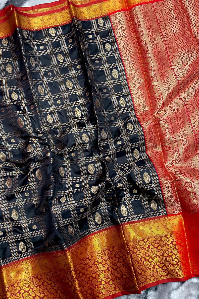 Susurrous Black Kanjivaram Silk Saree With Fantabulous Blouse Piece