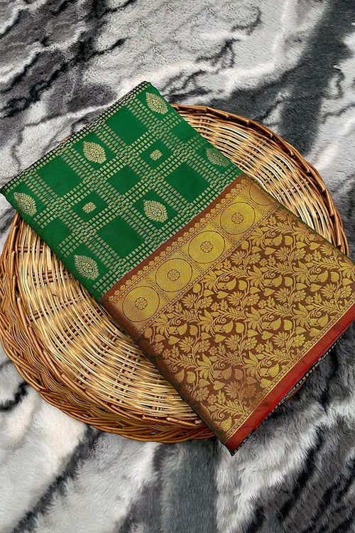 Load image into Gallery viewer, Forbearance Green Kanjivaram Silk Saree With Desuetude Blouse Piece
