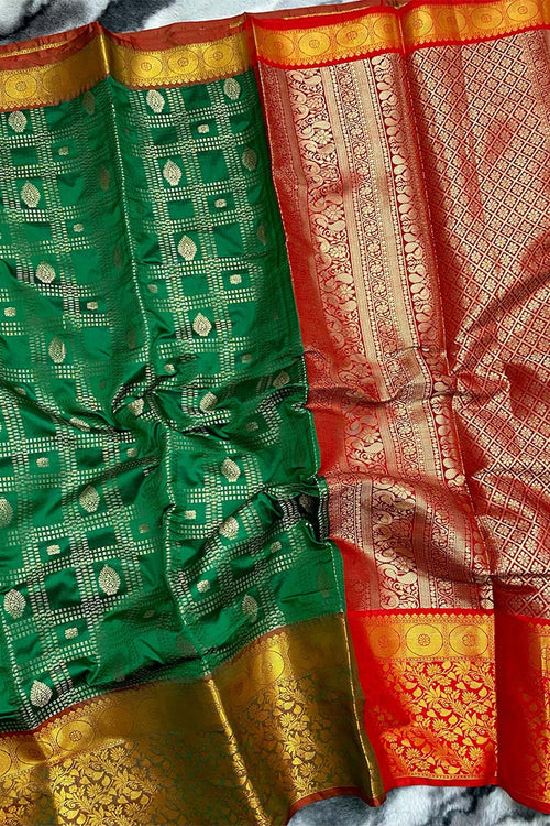 Load image into Gallery viewer, Forbearance Green Kanjivaram Silk Saree With Desuetude Blouse Piece
