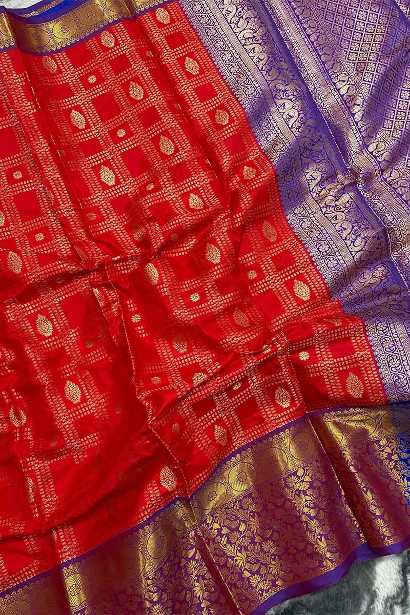 Entrancing Red Kanjivaram Silk Saree With Flameboyant Blouse Piece