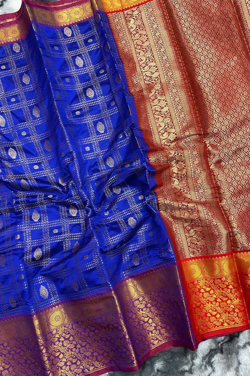 Load image into Gallery viewer, Groovy Royal Blue Kanjivaram Silk Saree With Breathtaking  Blouse Piece
