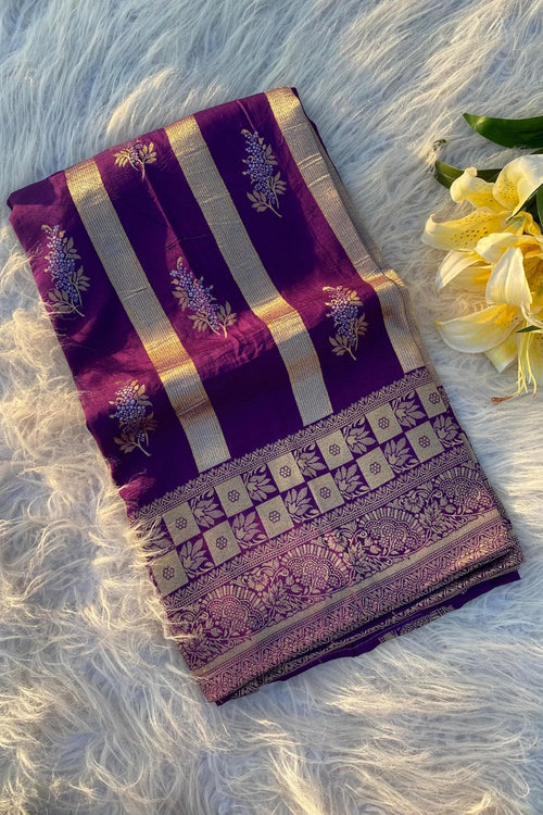 Load image into Gallery viewer, Gossamer Purple Soft Banarasi Silk Saree With Magnetic Blouse Piece
