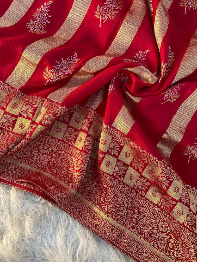 Engaging Red Soft Banarasi Silk Saree With Scrumptious Blouse Piece