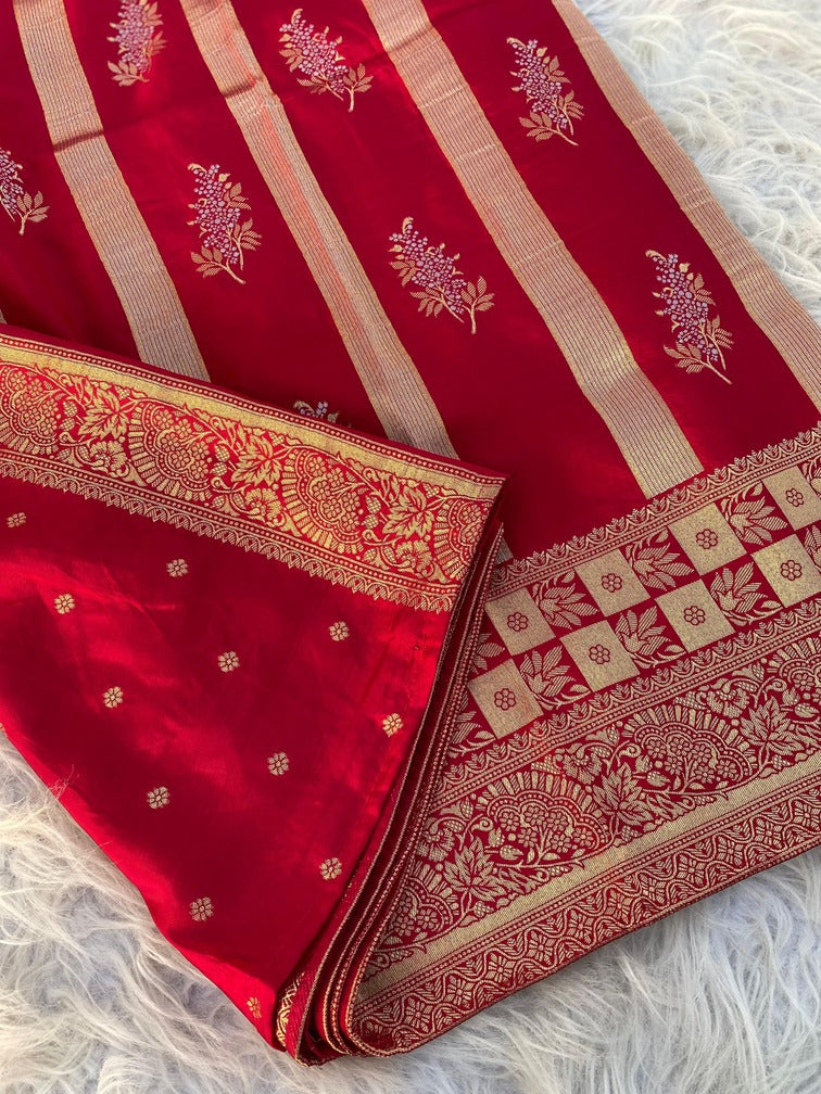 Engaging Red Soft Banarasi Silk Saree With Scrumptious Blouse Piece