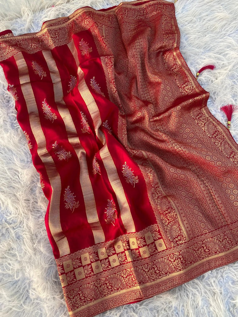 Engaging Red Soft Banarasi Silk Saree With Scrumptious Blouse Piece