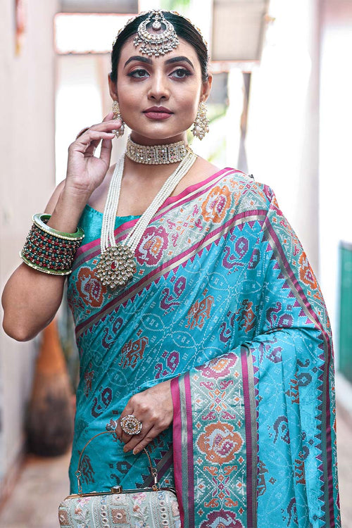 Load image into Gallery viewer, Eye-catching Firozi Patola Silk Saree with Staring Blouse Piece
