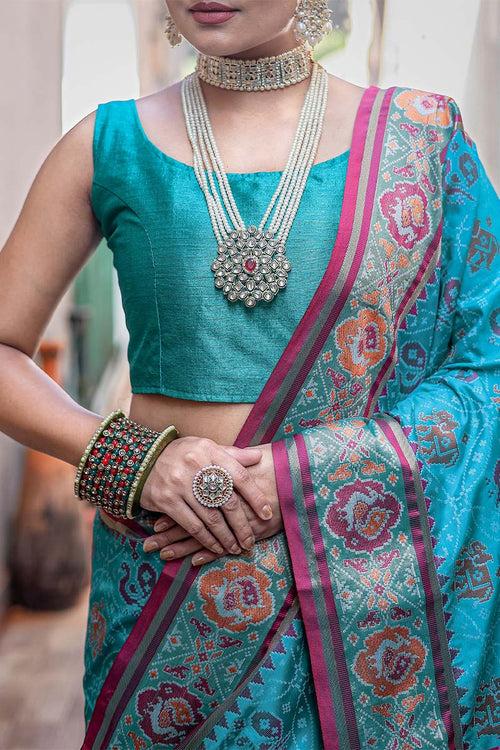 Load image into Gallery viewer, Eye-catching Firozi Patola Silk Saree with Staring Blouse Piece
