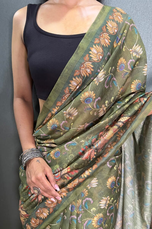 Load image into Gallery viewer, Captivating Green Kalamkari Printed Saree With Prominent Blouse Piece
