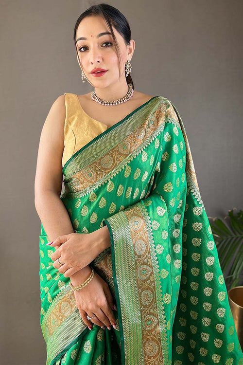 Load image into Gallery viewer, Gleaming Green Soft Banarasi Silk Saree With Chatoyant Blouse Piece
