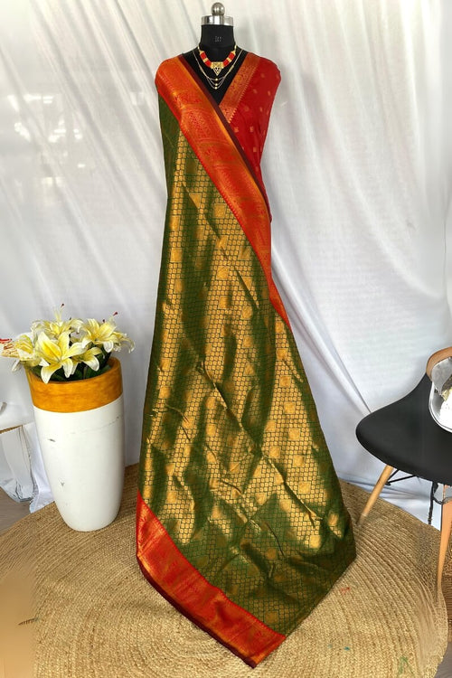 Load image into Gallery viewer, Stunner Dark Green Kanjivaram Silk Saree With Bucolic Blouse Piece
