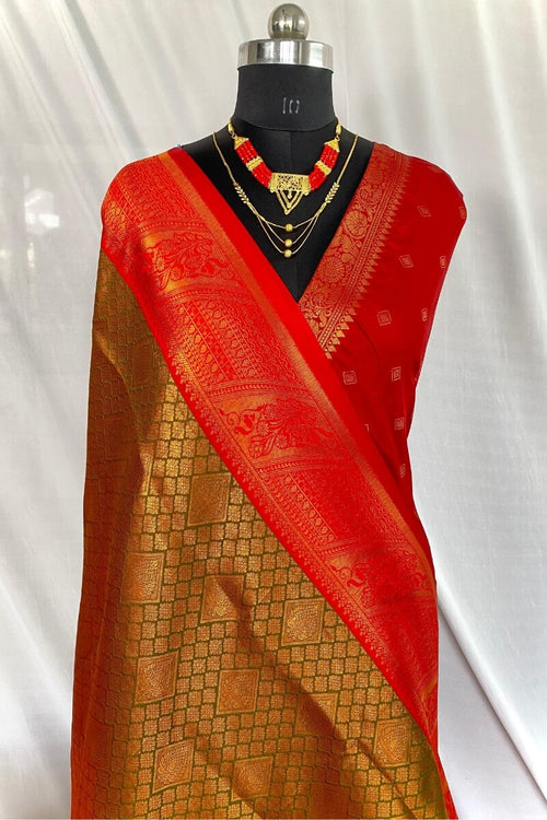 Load image into Gallery viewer, Majesty Green Kanjivaram Silk Saree With Jazzy Blouse Piece
