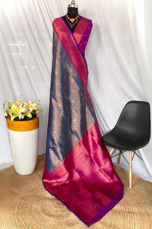 Load image into Gallery viewer, Mesmerising Navy Blue Kanjivaram Silk Saree With Beautiful Blouse Piece
